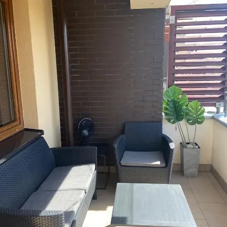 Amberflat Apartment *